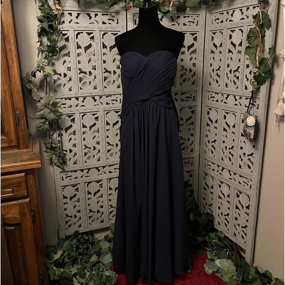 BEAUTIFUL NAVY BLUE WITH RUCHED TOP & FLOWY SKIRT STRAPLESS FORMAL DRESS GOWN